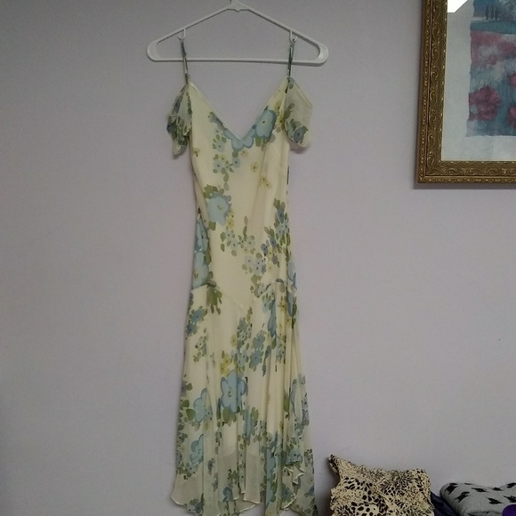 BCBGMaxAzria Dresses & Skirts - BCBG MaxAzria 💯 silk midi dress